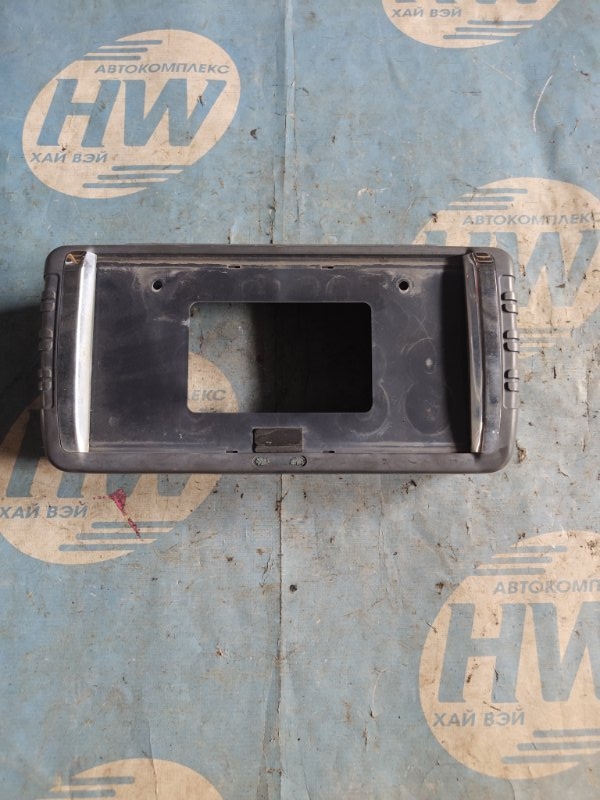 Рамка для номера Mitsubishi Delica PE8W 4M40 (б/у)