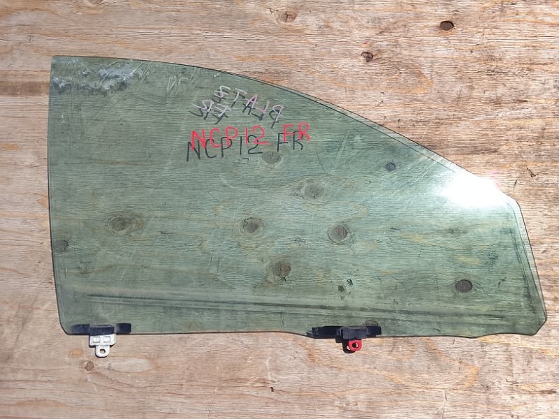 Стекло двери Toyota Platz NCP12 1NZFE переднее правое (б/у)