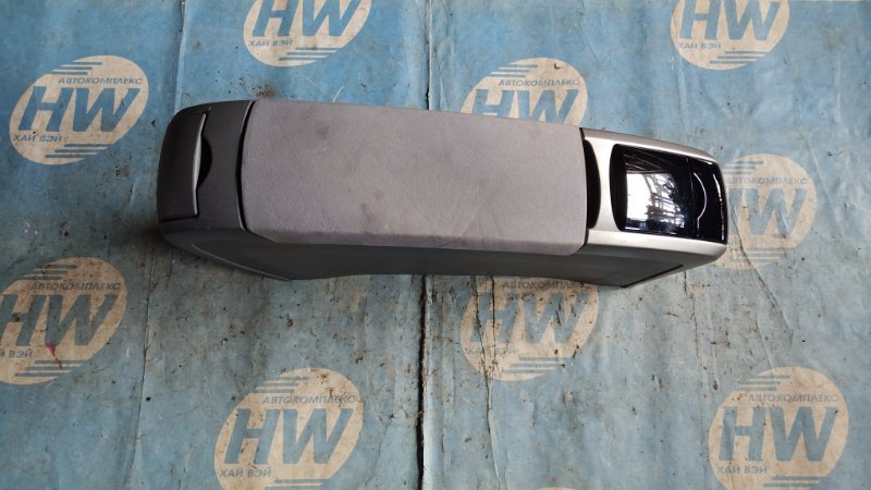 Бардачок между сидениями Toyota Prius NHW20 1NZFXE (б/у)