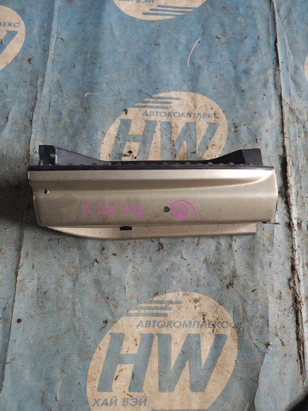 Подножка Toyota Hiace KZH106 1KZ правая (б/у)