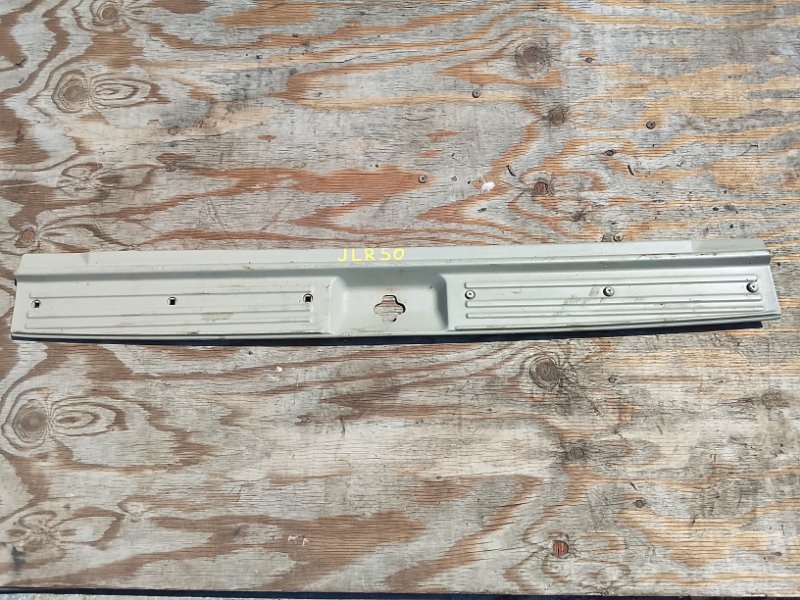 Накладка замка багажника Nissan Terrano Regulus JLR50 VG33E (б/у)