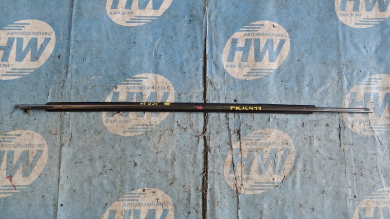Молдинг на дверь Toyota Progres JCG11 2JZFSE передний правый (б/у)