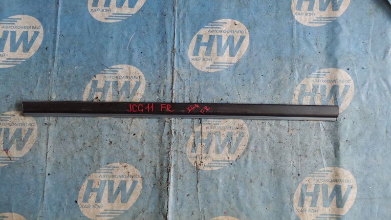 Молдинг на дверь Toyota Progres JCG11 2JZFSE передний правый (б/у)