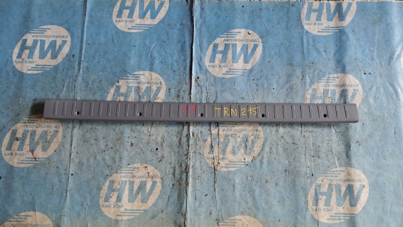 Накладка замка багажника Toyota Surf TRN215 2TR (б/у)