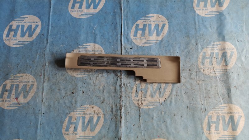 Порожек пластиковый Honda Elysion RR3 J30A передний правый (б/у)