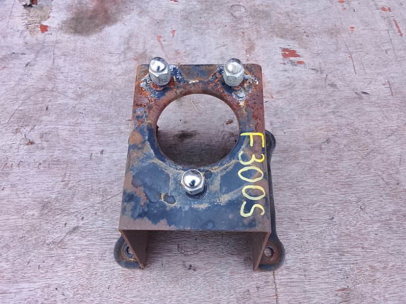 Крепление запаски Daihatsu Rocky F300S HDE (б/у)