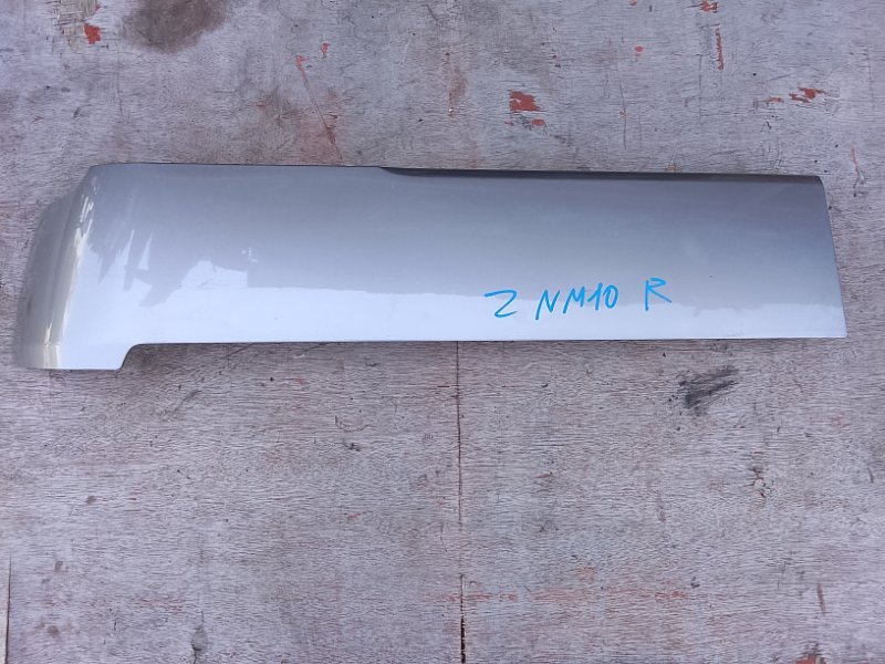 Накладка на крыло Toyota Isis ZNM10 1ZZ задняя правая (б/у)