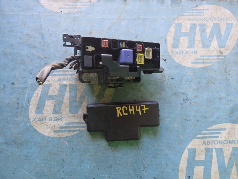 Блок предохранителей Toyota Hiace Regius RCH47 3RZFE (б/у)