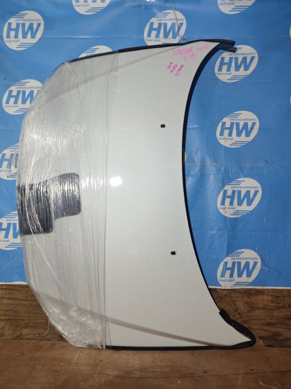 Капот Mitsubishi Chariot Grandis N84W 4G64 (б/у)