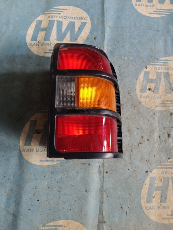 Стоп Mitsubishi Pajero V26 4M40 правый (б/у)