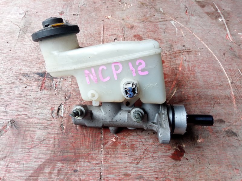 Главный тормозной цилиндр Toyota Platz NCP12 1NZ (б/у)