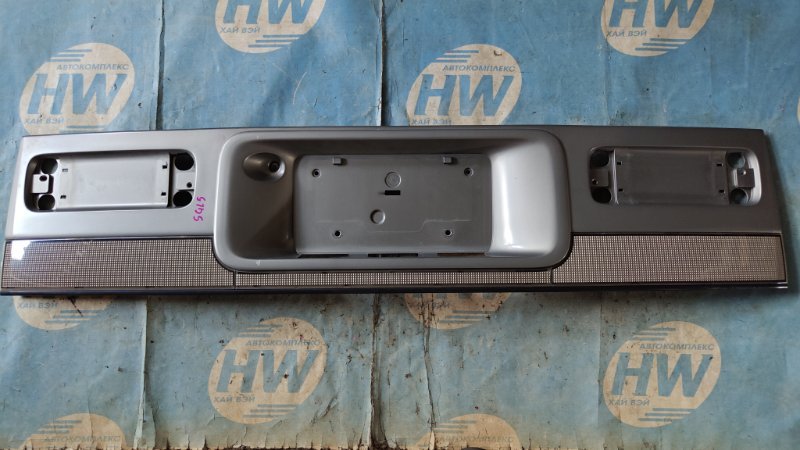 Накладка 5-й двери Mazda Bongo Friendee SGLR WL 1996 (б/у)
