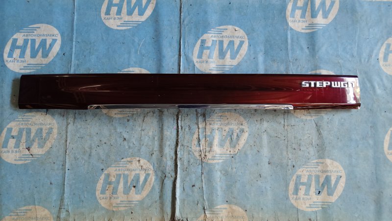 Накладка 5-й двери Honda Stepwgn RF4 K20A (б/у)