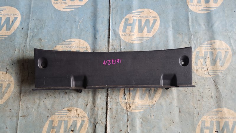 Накладка замка багажника Toyota Corolla Axio NZE141 1NZ (б/у)