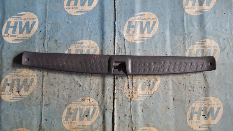 Накладка замка багажника Honda Stepwgn RF1 B20B (б/у)