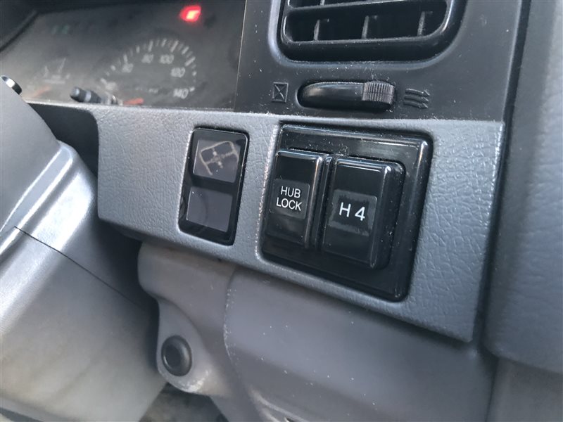 Кнопка включения 4wd Toyota Land Cruiser Prado KZJ71 1KZTE 1995 (б/у)