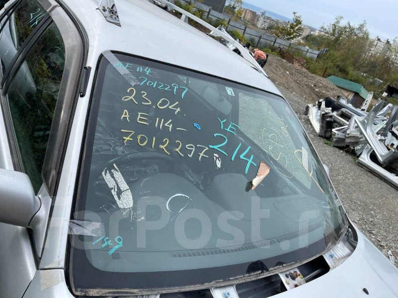 Лобовое стекло Toyota Sprinter Carib AE111 4AFE переднее (б/у)
