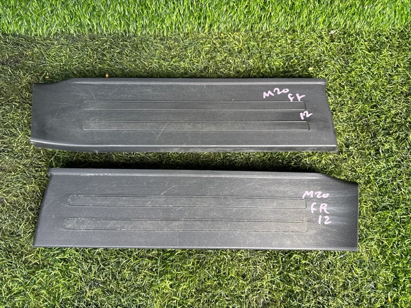 Порожек салона лево/право Nissan NV200 M20 HR16DE 2010 передний (б/у)