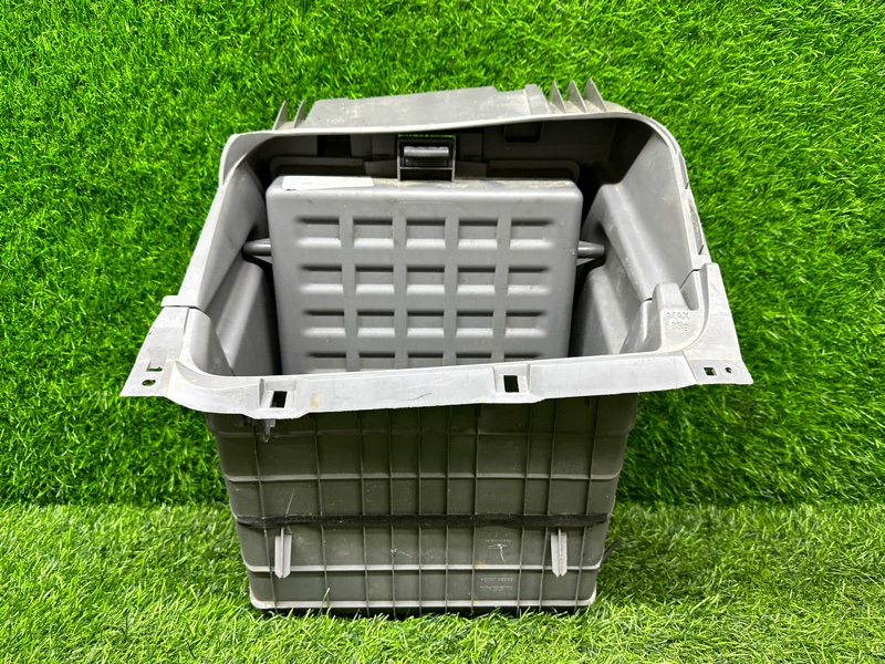 Бардачок Nissan NV200 M20 HR16DE 2010 (б/у)