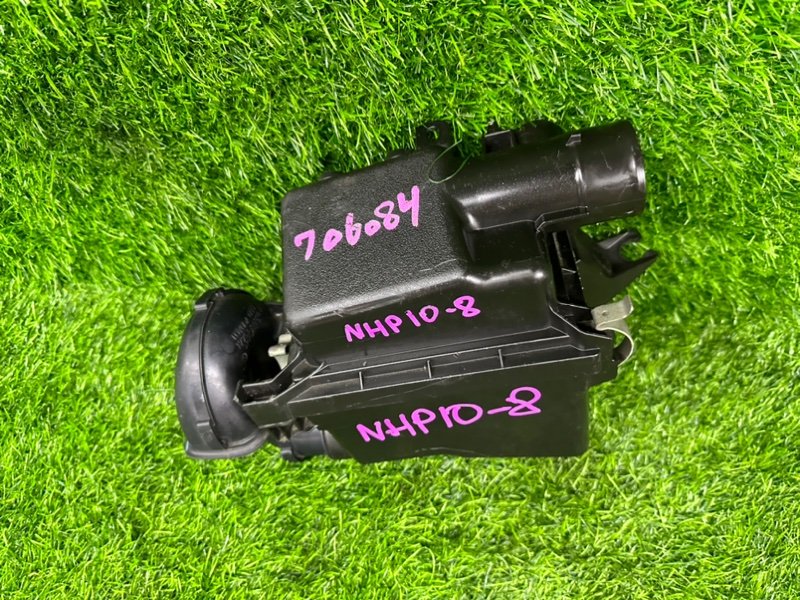 Корпус воздушного фильтра Toyota Aqua NHP10 1NZ-FXE 2014 (б/у)