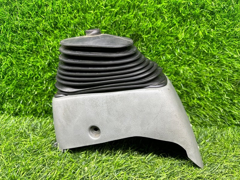 Кожух рычага КПП MITSUBISHI FUSO CANTER FD50 4M40 (б/у)