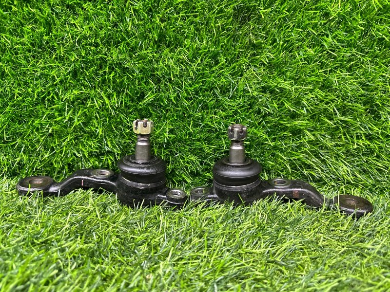 Шаровая опора лево/право TOYOTA CROWN JCG10 1JZGE передняя (б/у)