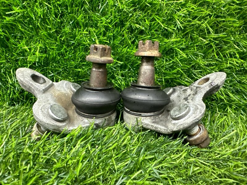 Шаровая опора лево/право TOYOTA CARINA AT211 передняя (б/у)