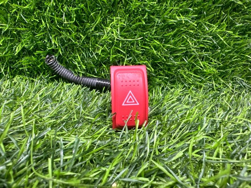 Кнопка аварийной сигнализации HONDA FIT GD1 L13A (б/у)