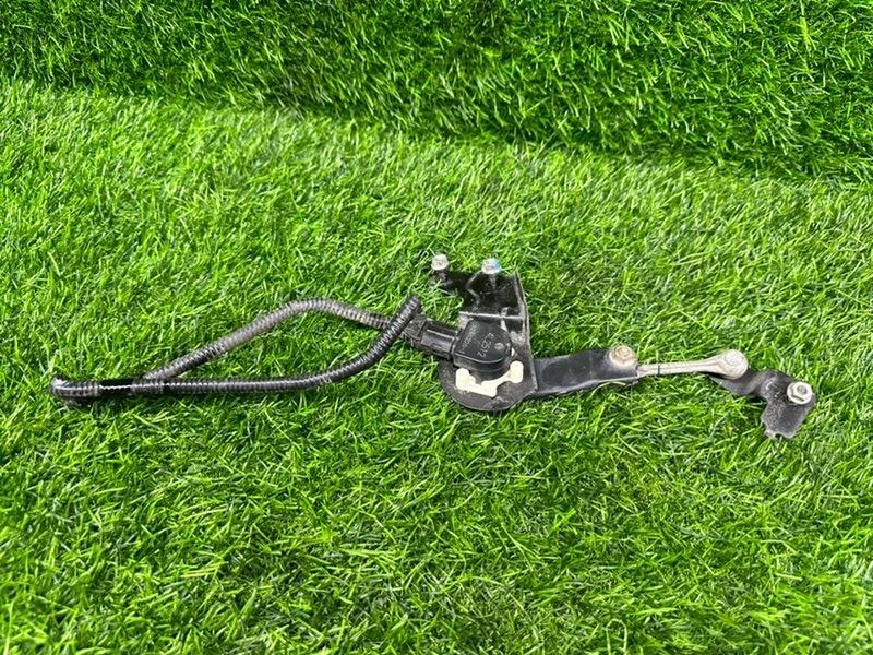 Датчик высоты подвески SUBARU XV GP7 задний (б/у)