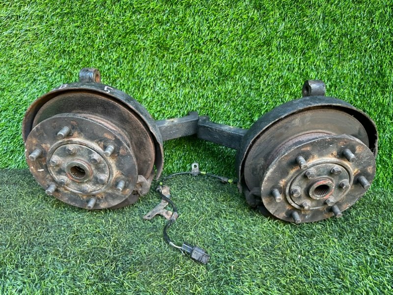 Ступицы ПАРА Лево/Право MITSUBISHI CANTER FD50A 4M40 передние (б/у)