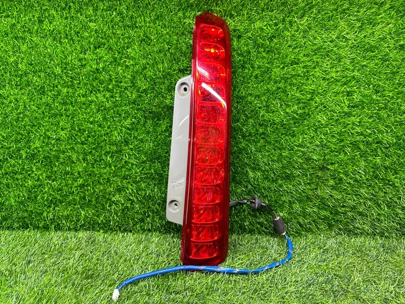 Стоп-сигнал TOYOTA ISIS ANM15 1AZFSE задний правый (б/у)