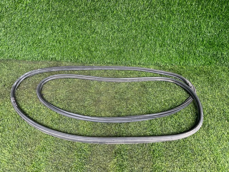 Уплотнитель двери багажника Nissan NV200 M20 HR16DE 2010 задний (б/у)