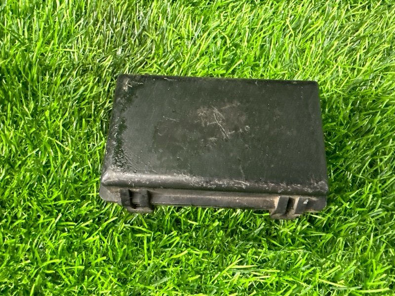 Крышка блока предохранителей MITSUBISHI FUSO CANTER FD50 4M40 (б/у)