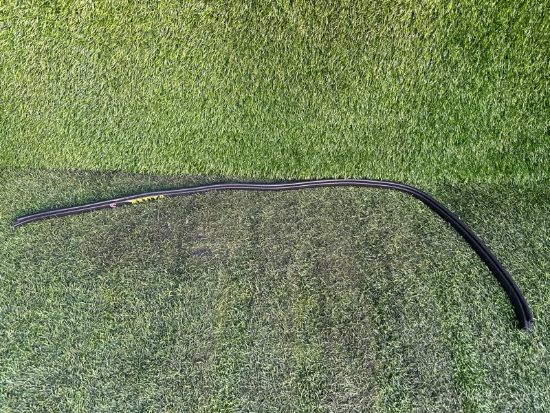 Уплотнитель двери SUZUKI HUSTLER MR31S передний правый (б/у)