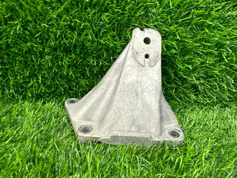 Кронштейн опоры двигателя NISSAN CIMA Y50 VK45DD (б/у)