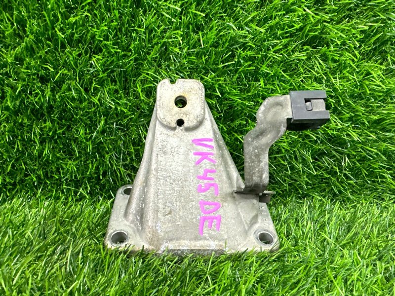 Кронштейн опоры двигателя NISSAN CIMA Y50 VK45DD (б/у)