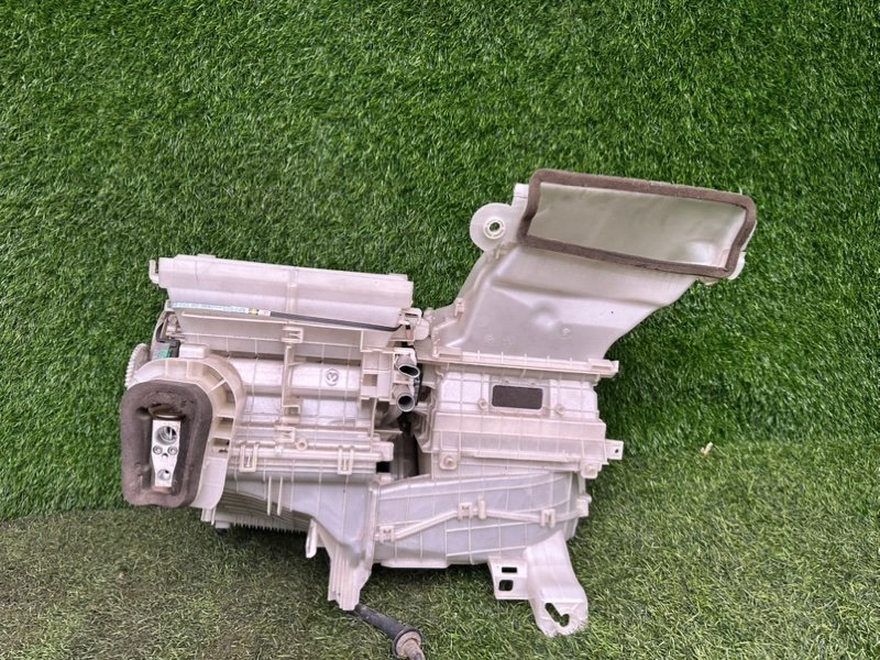 Печка TOYOTA AQUA NHP10 передняя (б/у)