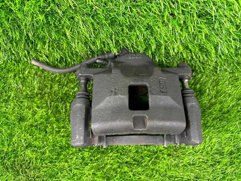 Суппорт ISUZU BIGHORN UBS69 передний левый (б/у)