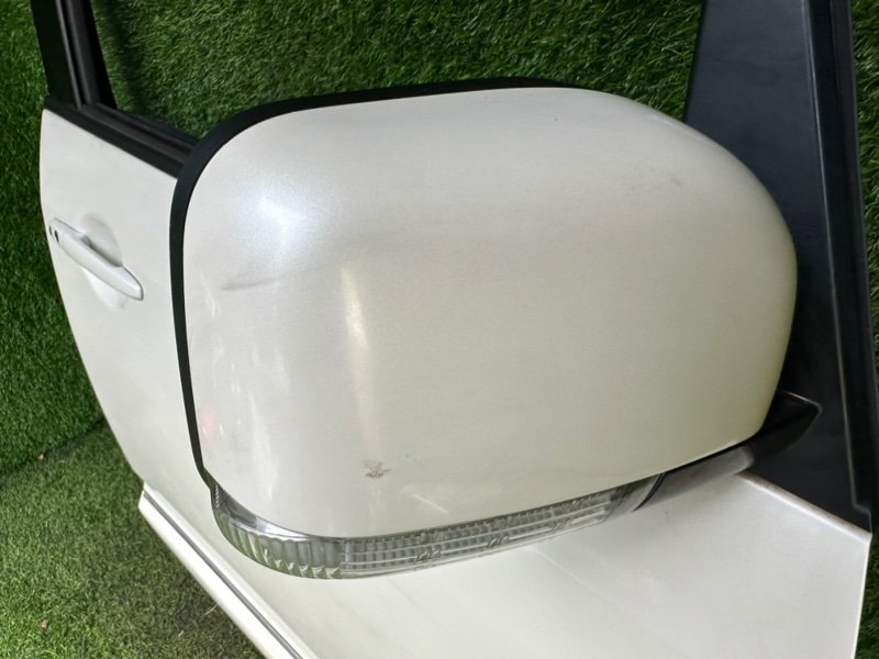 Ухо Mitsubishi Delica D:5 CV2W правое (б/у)