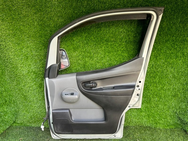 Обшивка двери Nissan NV200 VM20 M20 передняя правая (б/у)
