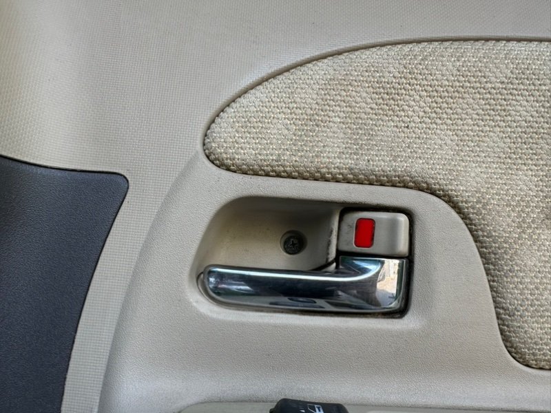 Ручка двери внутренняя Toyota Sienta NCP81 передняя правая (б/у)