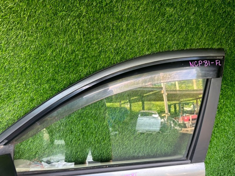 Ветровик Toyota Sienta NCP81 передний левый (б/у)