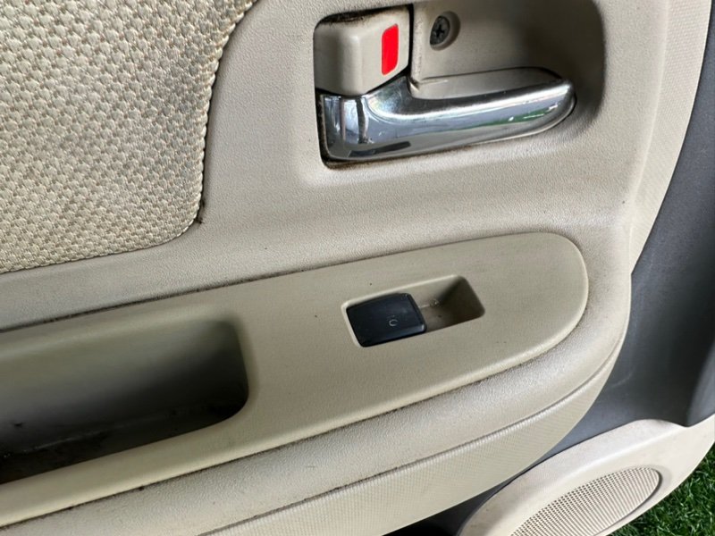 Кнопка стеклоподъемника Toyota Sienta NCP81 передняя левая (б/у)