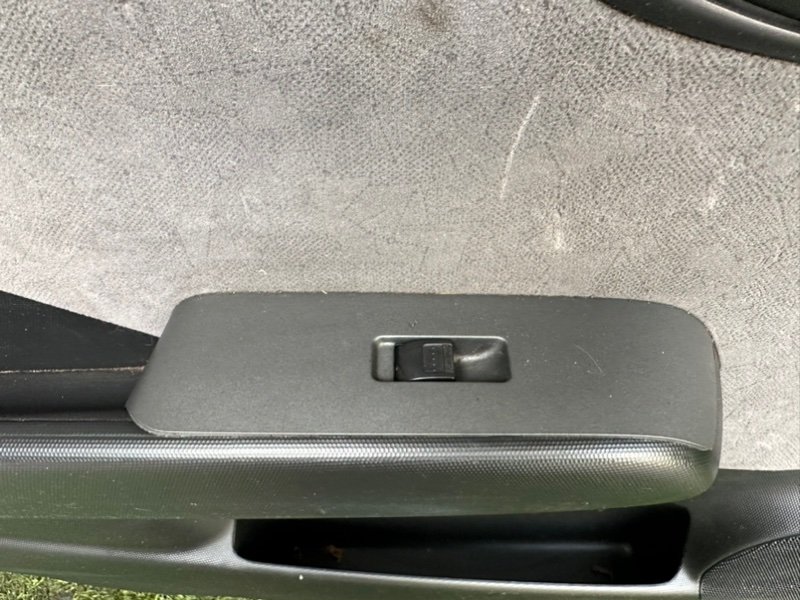 Кнопка стеклоподъемника Honda FIT GD3 передняя левая (б/у)