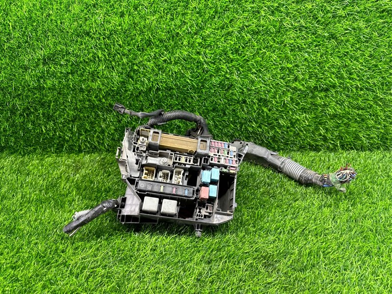 Блок предохранителей TOYOTA WISH ZGE25 (б/у)