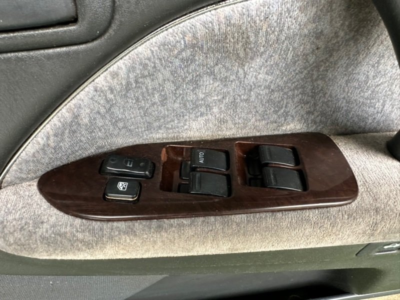Пианино Toyota Crown GS151 GS151H JZS151 JZS153 JZS155 JZS157 переднее правое (б/у)