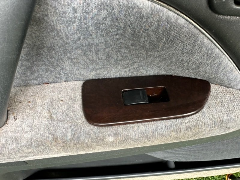 Кнопка стеклоподъемника Toyota Crown GS151 GS151H JZS151 JZS153 JZS155 JZS157 передняя левая (б/у)