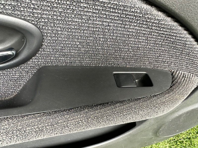 Кнопка стеклоподъемника Nissan Bluebird Sylphy KG11 передняя левая (б/у)