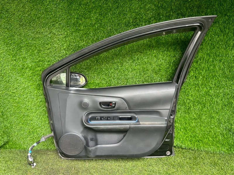 Обшивка двери Toyota Aqua NHP10 передняя правая (б/у)