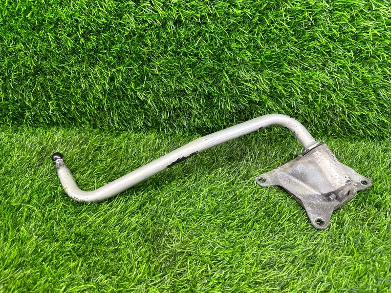 Ухо MITSUBISHI FUSO CANTER FD50A 4M40 переднее правое (б/у)